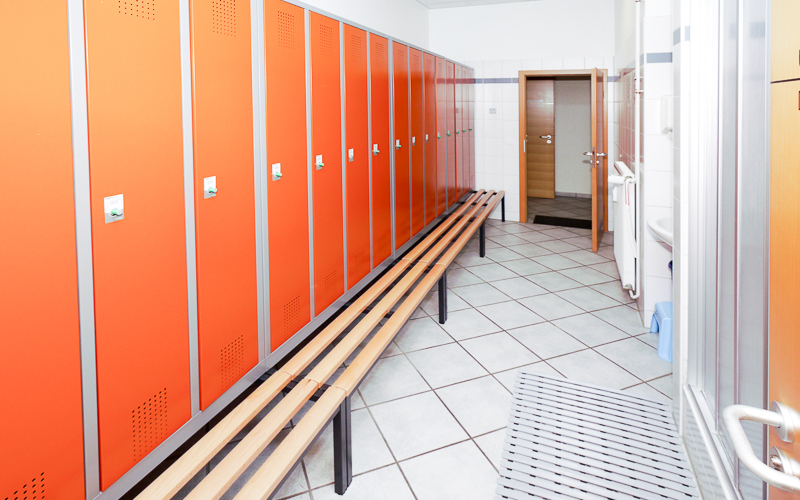 Umkleide mit Duschen - für die Nutzung des Fitnessbreichs